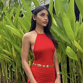 Valerie Petite
 escort in Bali