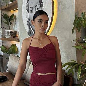 Valerie Petite
 escort in Bali