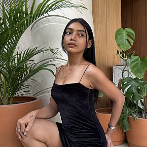 Valerie Petite
 escort in Bali