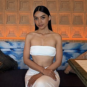 Valerie Petite
 escort in Bali