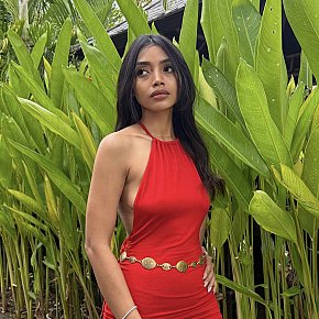 Valerie Petite
 escort in Bali