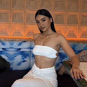 Valerie Petite
 escort in Bali