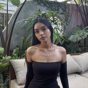 Valerie Petite
 escort in Bali