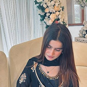 Mannat Pequeña Y Delgada escort in Dubai offers Posición 69 services