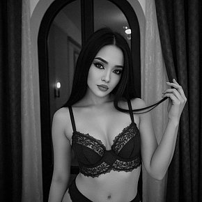 Dina Completamente Naturale escort in Dubai offers Girlfriend Experience (GFE) services
