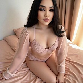 Dina Completamente Naturale escort in Dubai offers Girlfriend Experience (GFE) services