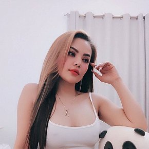 Jenny escort in Kuwait City offers Pornstar Experience(PSE) services