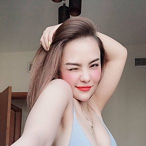 Jenny escort in Kuwait City offers Pornstar Experience(PSE) services