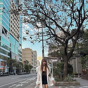 Lexi Petite
 escort in Singapore City offers 69 Position services