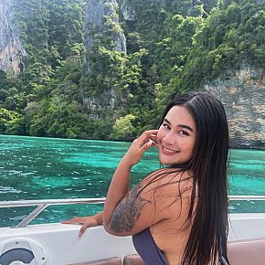View escort in Phuket offers Costumi/uniformi services
