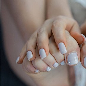 Nelly Completamente Natural escort in Bucharest