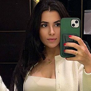 Tuniss escort in Riyadh offers Chupar y Lamer cojones
 services