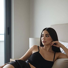 Lobnanian-girl Modèle/Ex-modèle escort in Muscat offers Massage sensuel intégral services