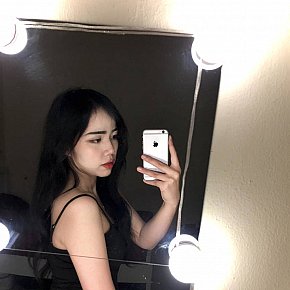 Mickie escort in Dubai offers Massage érotique services