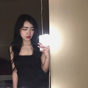 Mickie escort in Dubai offers Massage érotique services
