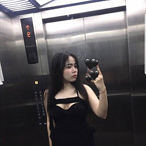 Mickie escort in Dubai offers Massage érotique services