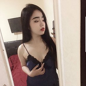 Mickie escort in Dubai offers Massage érotique services