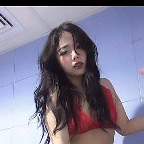 Mickie escort in Dubai offers Massage érotique services