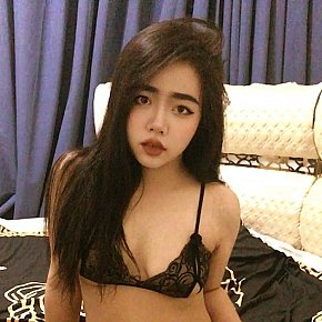 Mickie escort in Dubai offers Massage érotique services