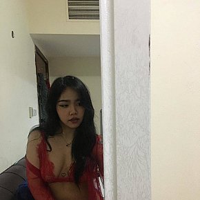 Mickie escort in Dubai offers Massage érotique services