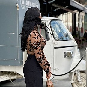 Riya Completamente Naturale escort in Dubai offers Girlfriend Experience (GFE) services
