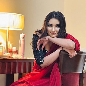 Riya Natürlich escort in Dubai offers Girlfriend Experience (GFE) services