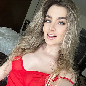 Mila escort in Dubai offers Tantric services