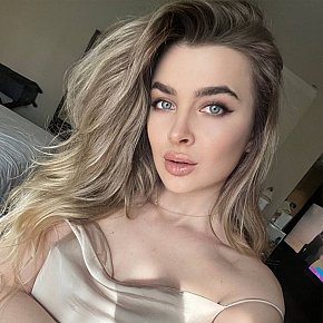 Mila escort in Dubai offers Tantric services