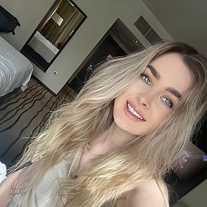 Mila escort in Dubai offers Tantric services