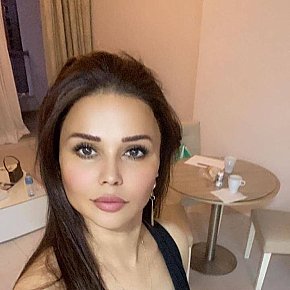 Victoria escort in  offers Experiência com garotas (GFE) services