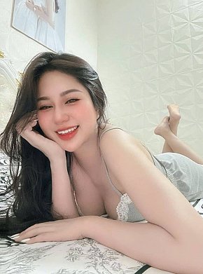 Suka escort in Singapore City offers Massaggio sensuale su tutto il corpo services