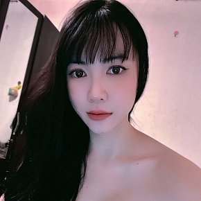 Kellie escort in Abu Dhabi offers Masaj erotic services