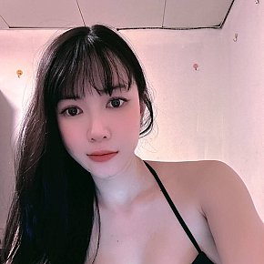 Kellie escort in Abu Dhabi offers Massaggio sensuale su tutto il corpo services