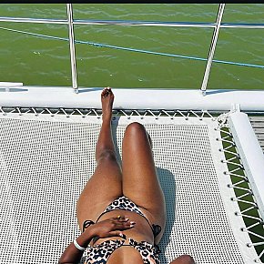 Queen Petite
 escort in Singapore City offers 69 Position services