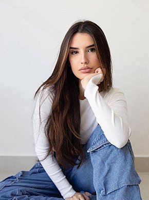 Beatriz Vip Escort escort in Dubai offers Experiencia de Novia (GFE)
 services