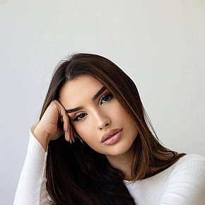 Beatriz Vip Escort escort in Dubai offers Experiencia de Novia (GFE)
 services