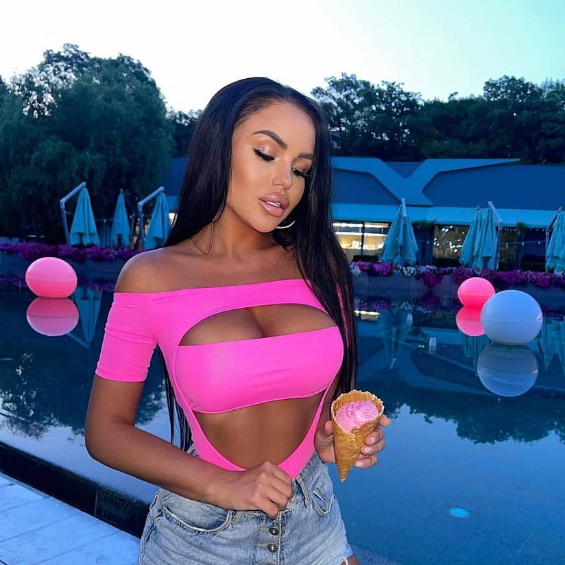 Escort in Monaco-Ville, Nadya Vip Escort provides Posição 69