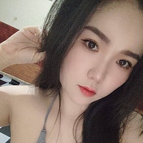 Layla escort in Abu Dhabi offers Küssen services