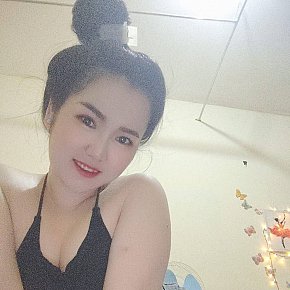 Layla escort in Abu Dhabi offers Küssen services