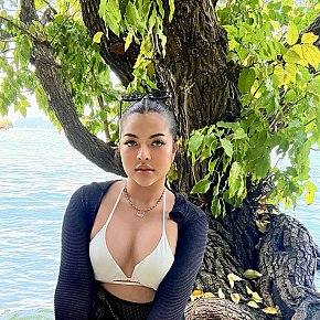 Amalina escort in Phuket offers Kissing services