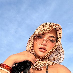Amalina escort in Phuket offers Kissing services