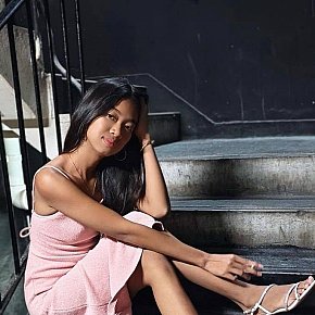 Iris Petite escort in  offers Fingern services