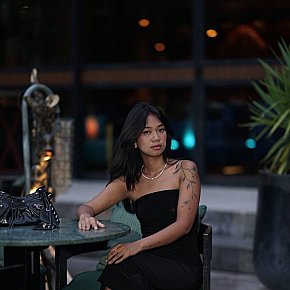 Iris Petite escort in Kuta Bali offers Blowjob ohne Kondom services