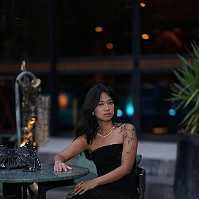 Iris Petite escort in  offers Fingern services