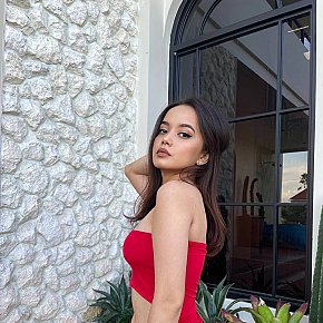 Stefany escort in Jakarta offers Squirting services