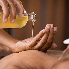 Mickey escort in Manama offers Erotische Massage services