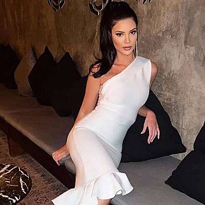 Tiptop escort in London offers Massagem intima services
