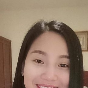 Sunny escort in Dubai offers Lécher et sucer les testicules services