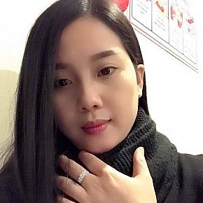 Sunny escort in Dubai offers Lécher et sucer les testicules services