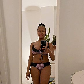 Daniela escort in Dubai offers Masaje erótico
 services